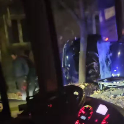 Кола се преобърна в Елин Пелин ВИДЕО