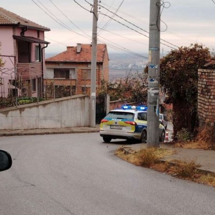 Задържаха водача блъснал майка на 9 деца в Куклен и