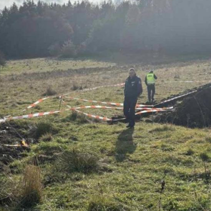 Откриха снаряд при изкопни дейности в землището на село Белчин  съобщиха от Община