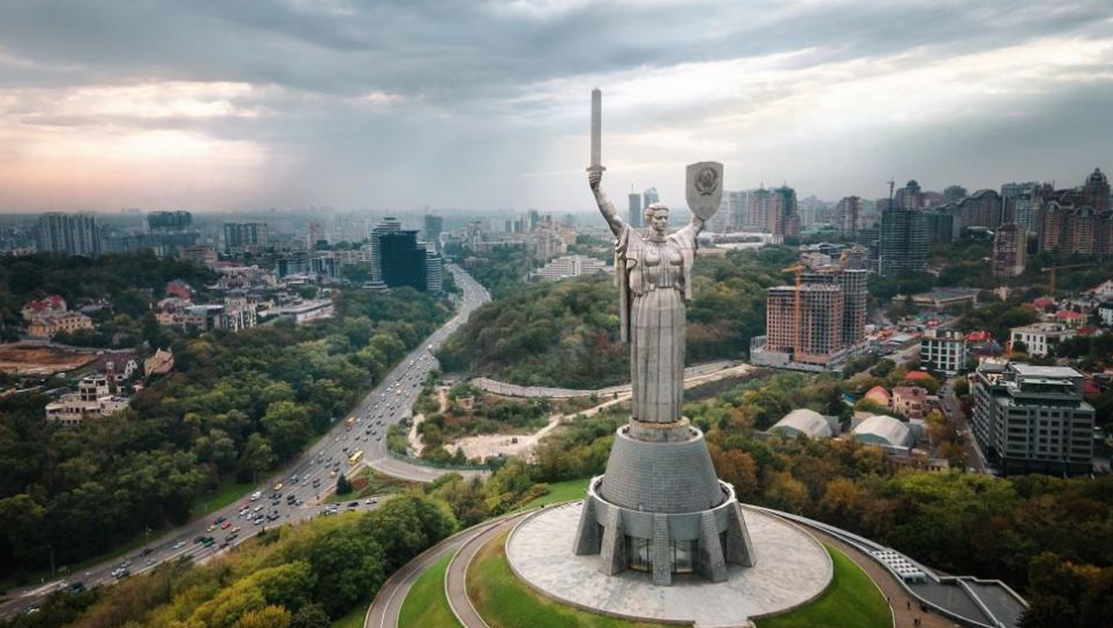 САЩ и Гърция затварят посолствата си в Киев