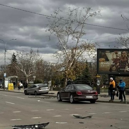 Мерцедес и Бентли са се сблъскали в столицата алармират граждани