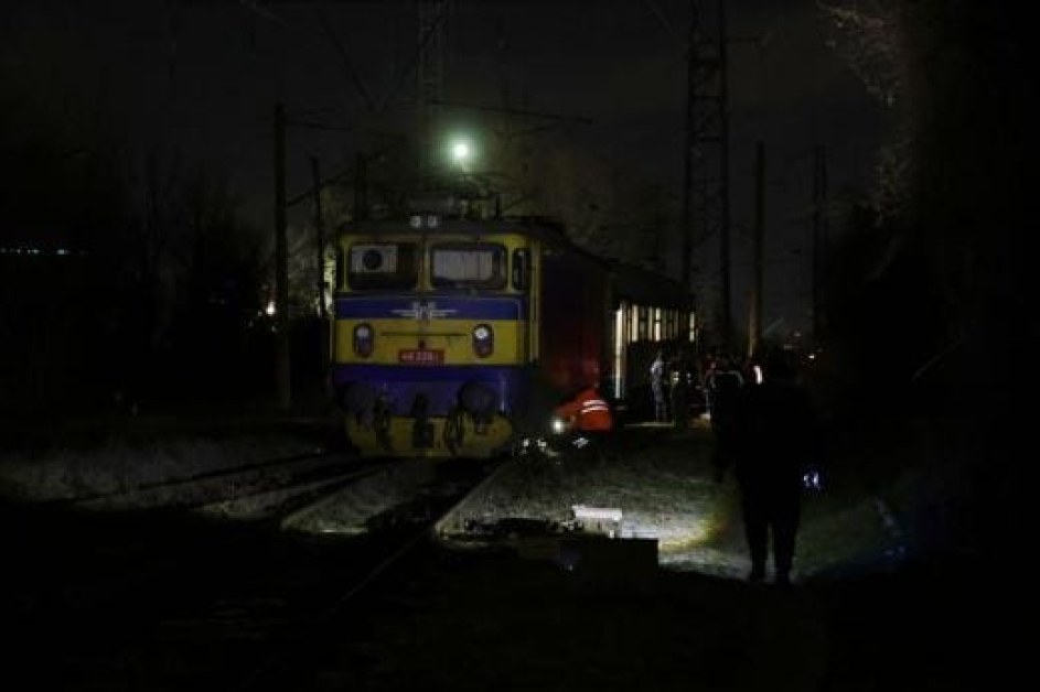 Влак дерайлира край София