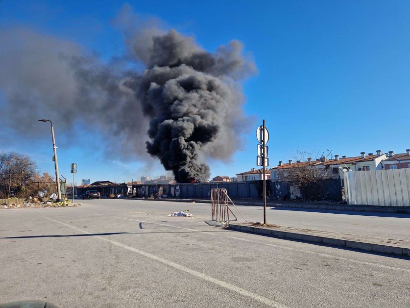 Пожар в Шекер махала обгазява Пловдив СНИМКИ и ВИДЕО