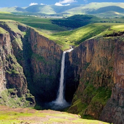 Има само една страна в света която се намира изцяло