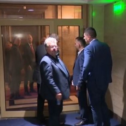 Напрежение в парламента между Манол Пейков от ПП ДБ и Славчо