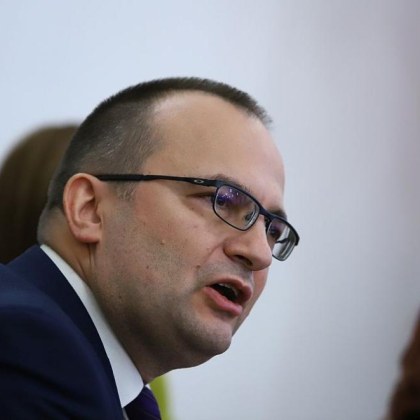 Намираме се в уникална и много драматична ситуация в която