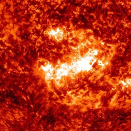 Земята е постоянно покрита от слънчеви бури които са известни