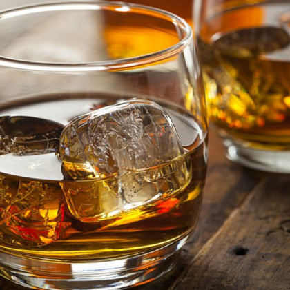 Четирима души са починали от отравяне с фалшив алкохол в