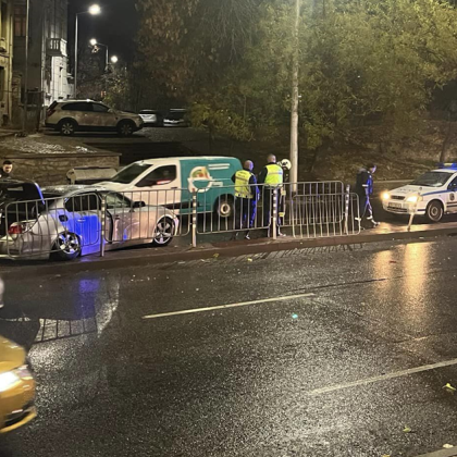 Лек автомобил самокатастрофира на булевард в Пловдив съобщи позовавайки