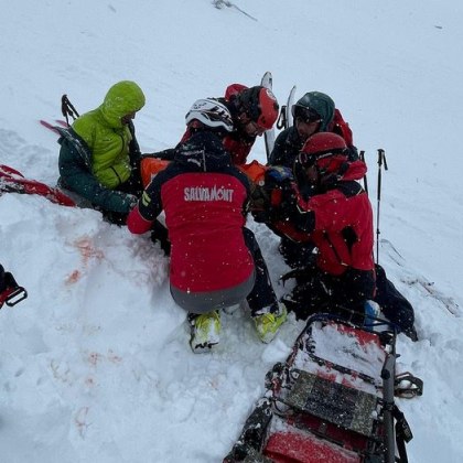 Лавина е паднала в района на езерото Бъля на 2000