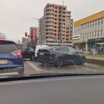 Няколко коли се блъснаха в София Шофьор сигнализира за инцидента