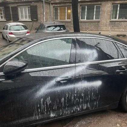 Грозна вандалска проява е извършена през уикенда в столицата Лек автомобил