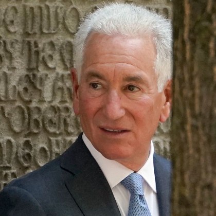 Доналд Тръмп е готов да направи още едно противоречиво попълнение