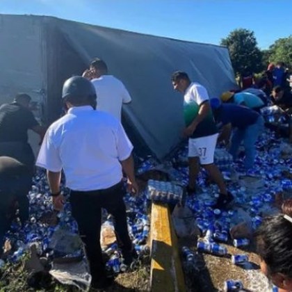 В Мексико на магистралата Мерида Кампече стана любопитен инцидент десетки