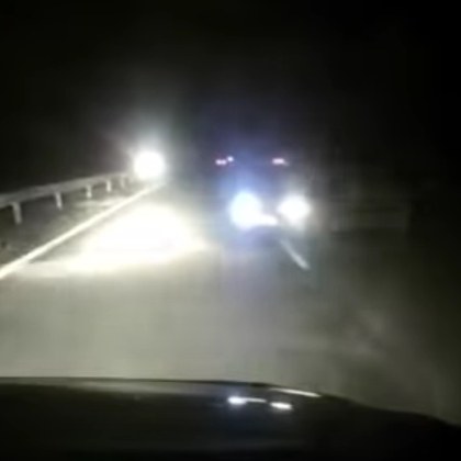 На видеоклип разпространен в социалните мрежи се вижда как кола