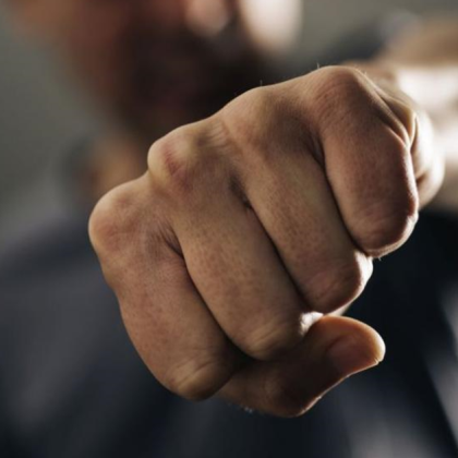 На сигнал за нарушение на обществения ред в двора на