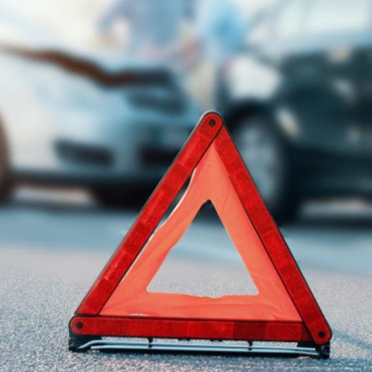 Катастрофа между два леки автомобила затруднява движението по пътя София