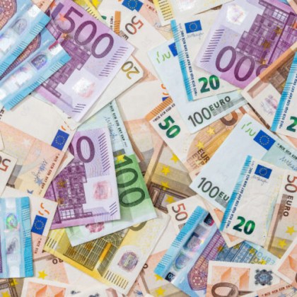 Общините Казанлък Банско Търговище и Своге са първите правалутирали местните