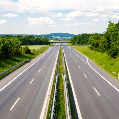 Движението в тунел Топли дол на автомагистрала Хемус временно се