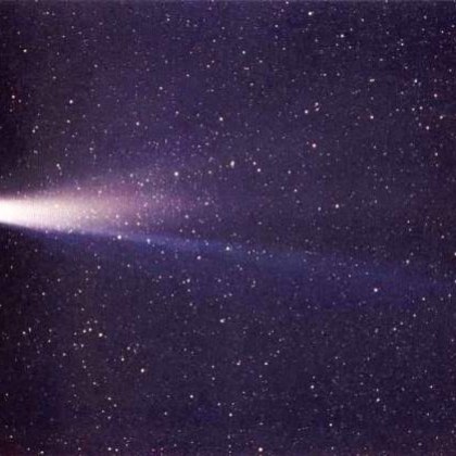 Астрономите откриха нова необичайна комета в Слънчевата система която се