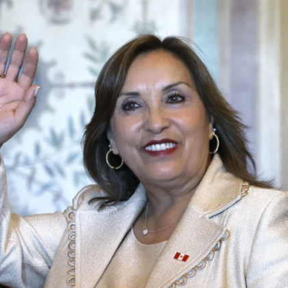 Операция на носа на перуанската президентка Дина Болуарте предизвика напрежение