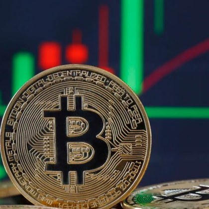 Биткойнът премина днес прага от 100 000 долара за първи