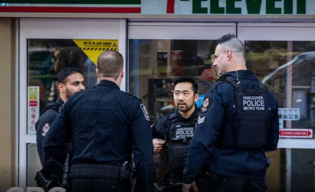 Полицаи застреляха мъж във Ванкувър