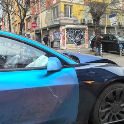 Две електрически коли се сблъскаха на кръстовище в София Инцидентът е