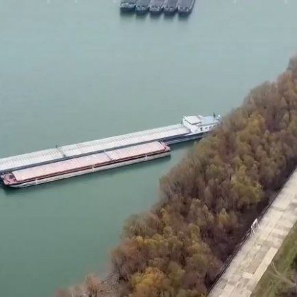 Моряци бедстват на кораб близо до пристанището в Русе Плавателният