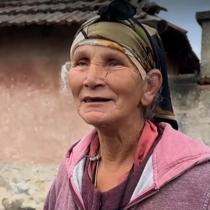 Вълна от съпричастност към 79 годишната баба Иванка и 30 годишната ѝ