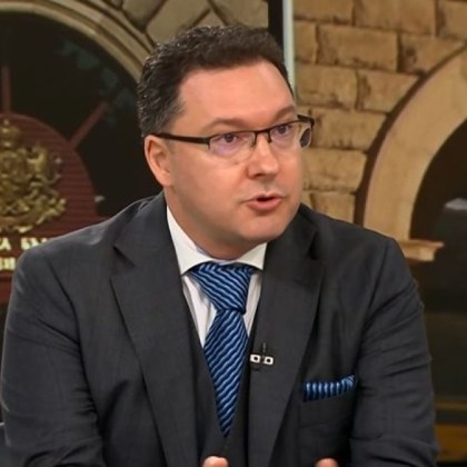 От Продължаваме Промяната вече преговарят с Възраждане Това заяви депутатът