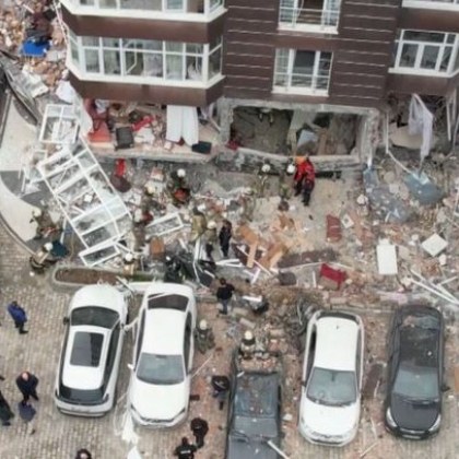 Един човек е загинал а трима са ранени при експлозия