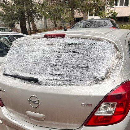 Разбиха паркирана кола с цел грабеж грозната проява е