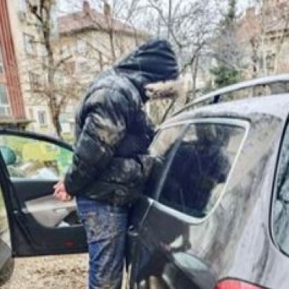 Двама румънци са задържаните за манипулацията на банкомати Те манипулирали