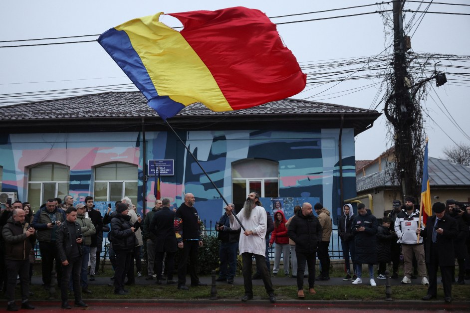 Привърженици на Джорджеску протестираха срещу отмяната на изборите в Румъния