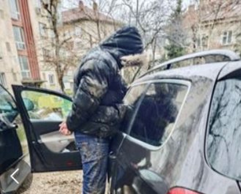Схемата с банкоматите: спипаните са румънци, устройствата задържали парите СНИМКИ