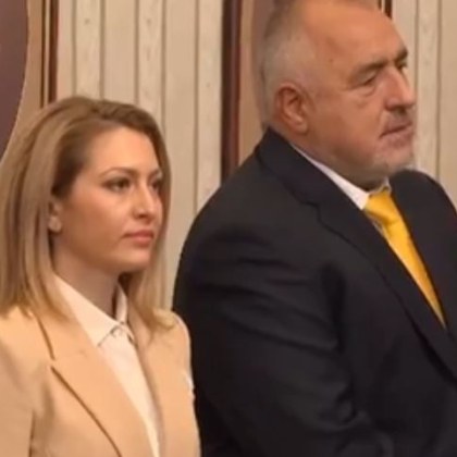 Започнаха консултациите при президента Румен Радев с първата политическа сила ГЕРБ СДС На срещата са