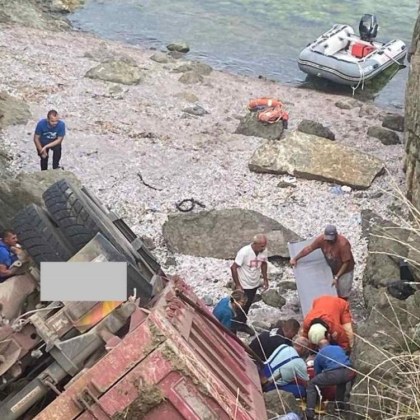 След близо два месеца борба за живот екип от лекуващи