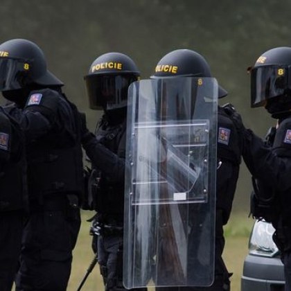 Германската полиция е арестувала трима мъже по подозрение че са