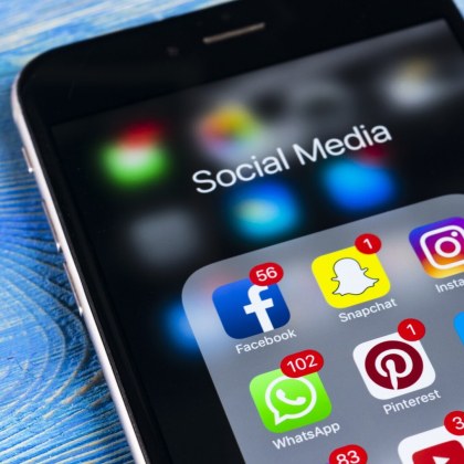 Facebook Instagram и други платформи притежавани от Meta се сринаха