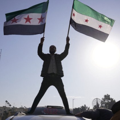 Според американския вестник Вашингтон пост сирийски бойци са получили около