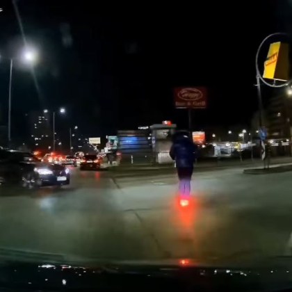 Кратко видео заснето на оживен столичен булевард показа няколко нарушения