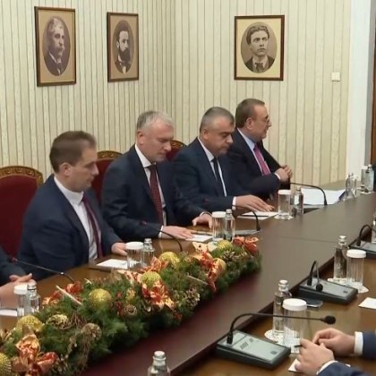 Започнаха консултациите с представители от парламентарната група на Демокрация права и