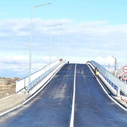 Комисията за установяване готовността на строежа на надлеза Рогош –