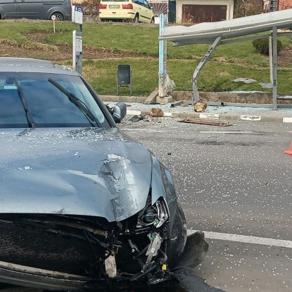 Тежък пътен инцидент е станал в Несебър научи GlasNews bg Лек автомобил