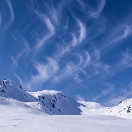 Огнеборци от Асеновград и Лъки помогнаха на семейство останало блокирано