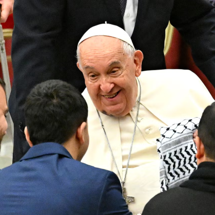 Папа Франциск се срещна с палестинския президент Махмуд Абас във