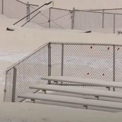 В малкото градче Ръмфорд Мейн САЩ във вторник падна сняг