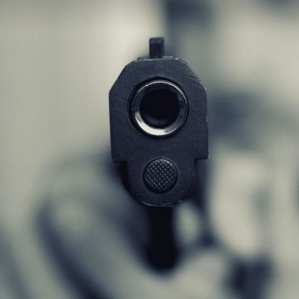 Въоръжени лица застреляха съдия пред сградата на съда в обхванатия