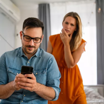 Ревността е отрицателна емоция която възниква когато човек се чувства